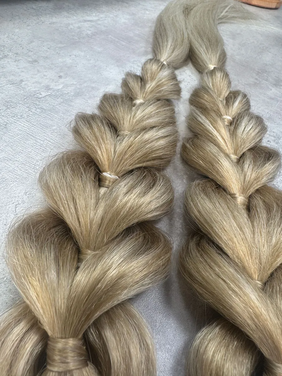 Французские косы с хвостами на заколках