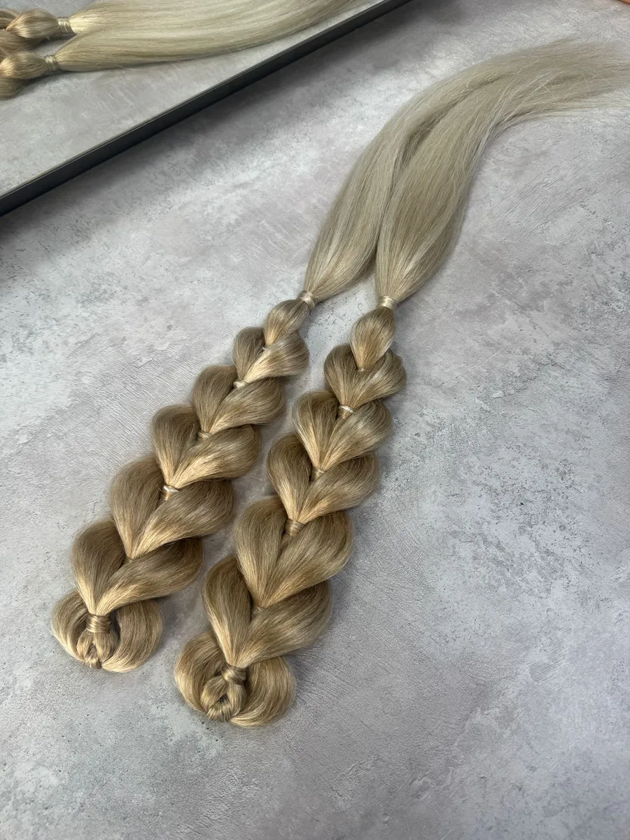 Французские косы с хвостами на заколках