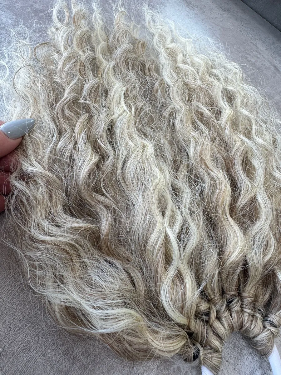 Кудрявый хвост на резинке