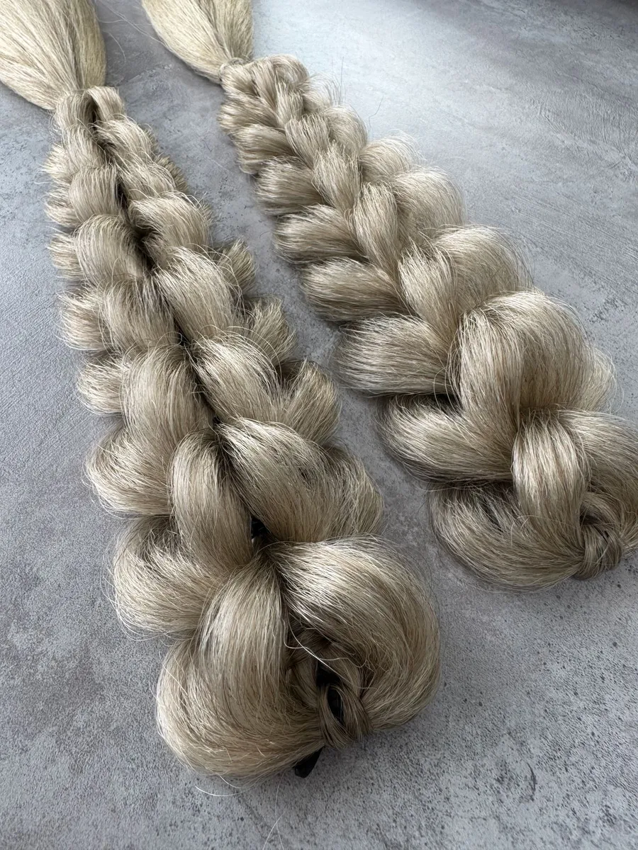 3Д косы с хвостами на заколках