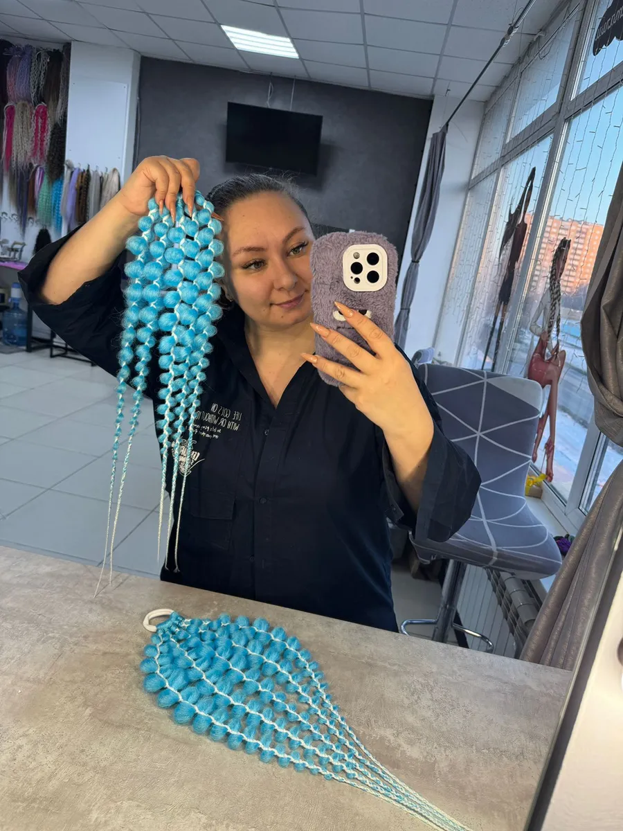 Резинка с ажурными косами