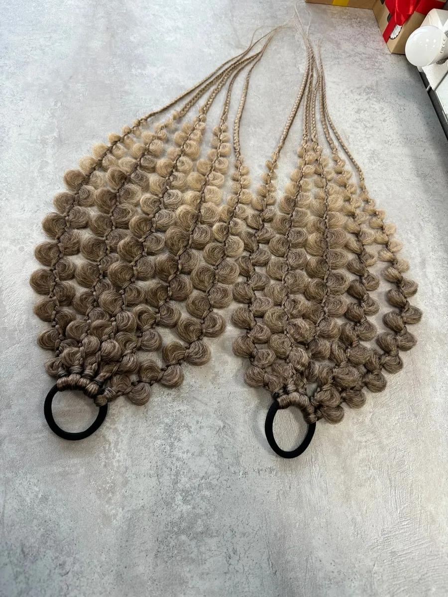 Резинка с ажурными косами