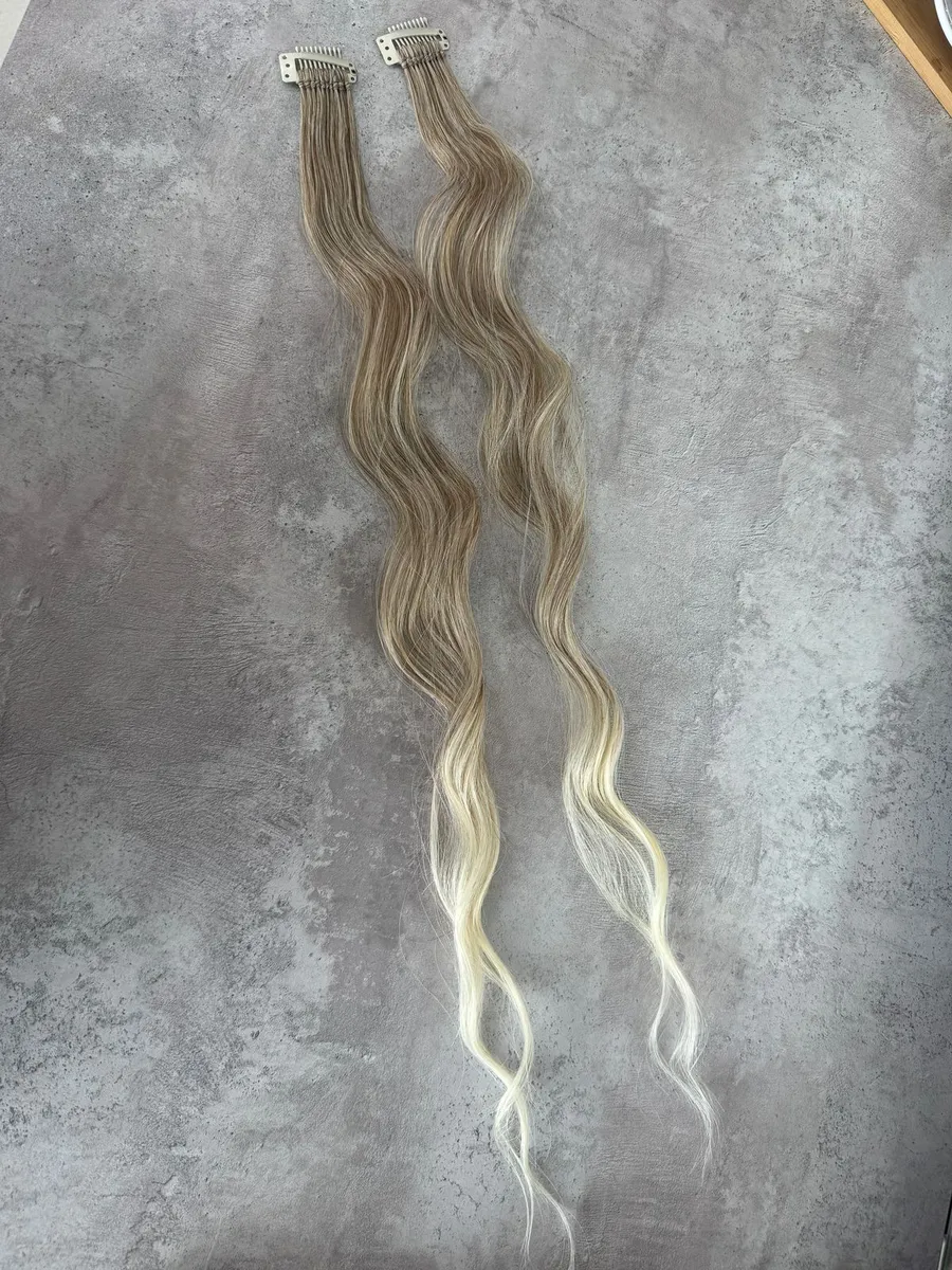 Пряди на заколках