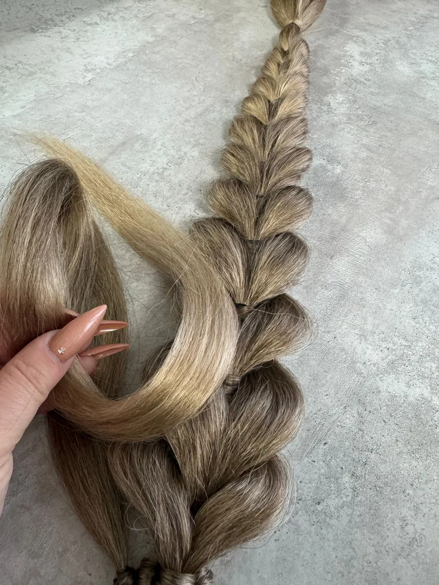 Хвост-коса на резинке французская