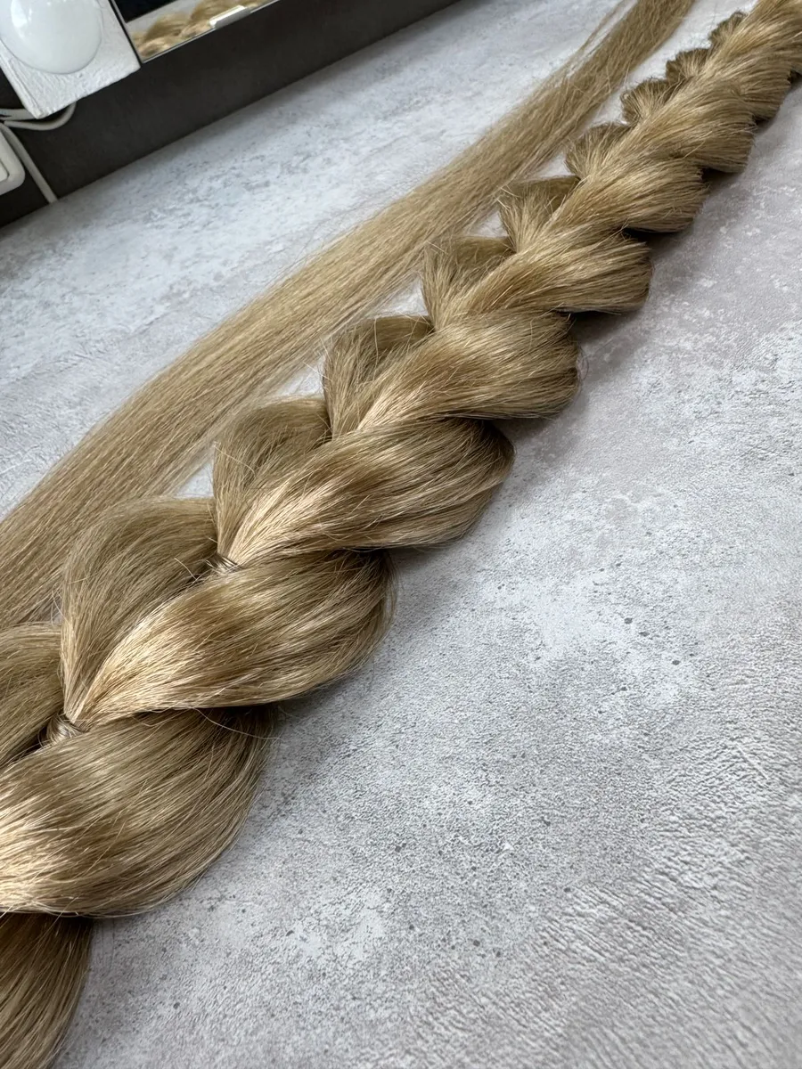 Хвост-коса на резинке французская