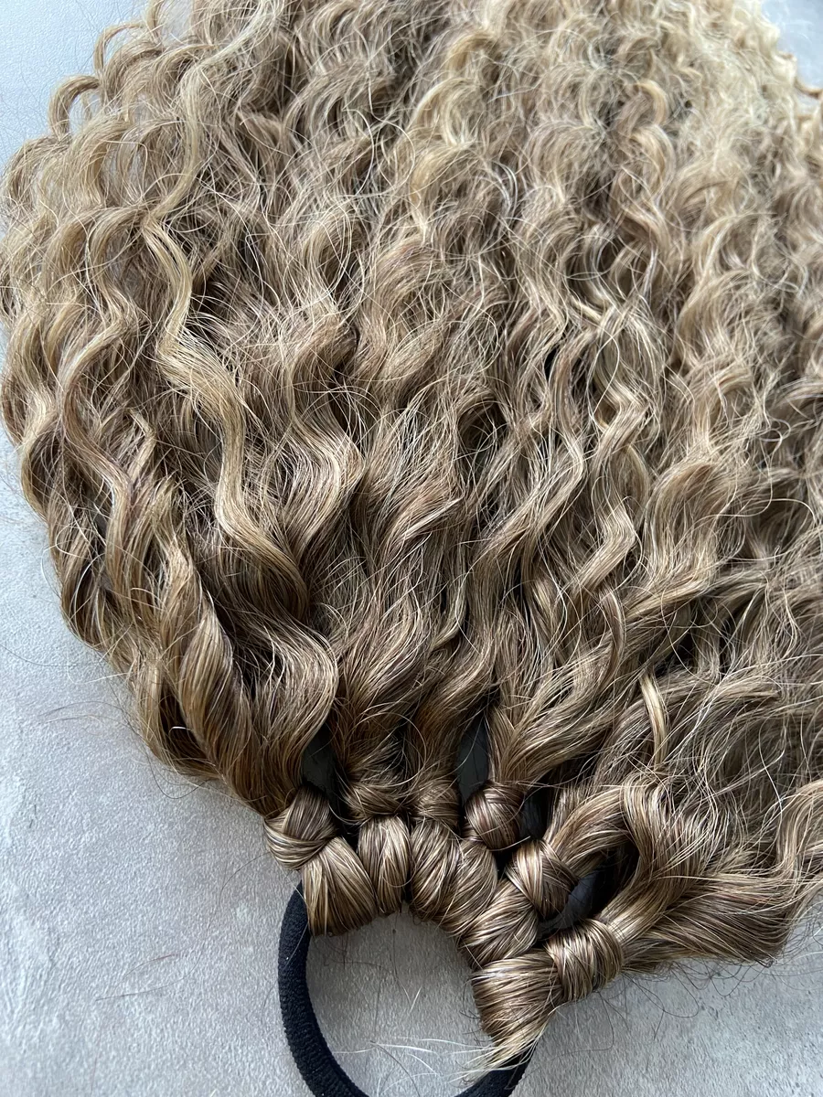 Хвост на резинке кудрявый