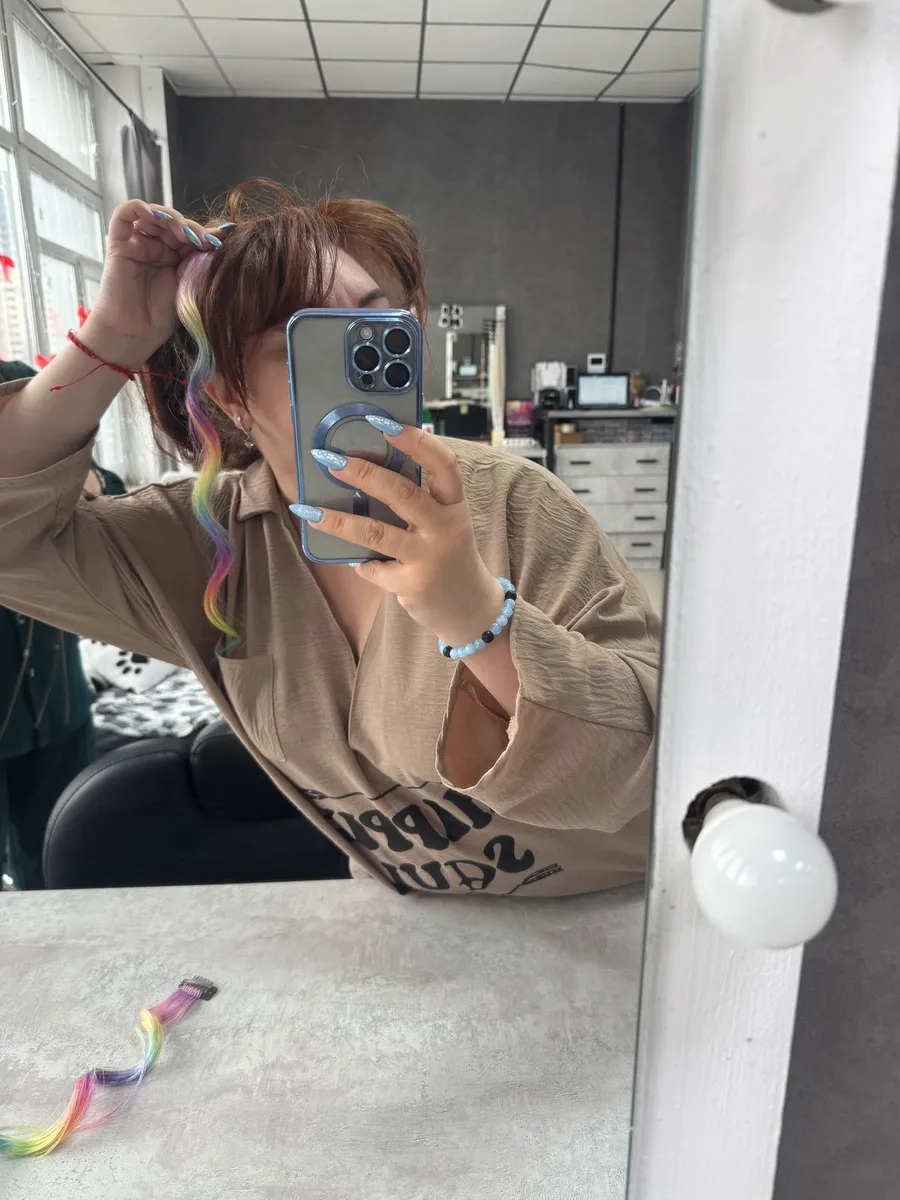 Пряди на заколках