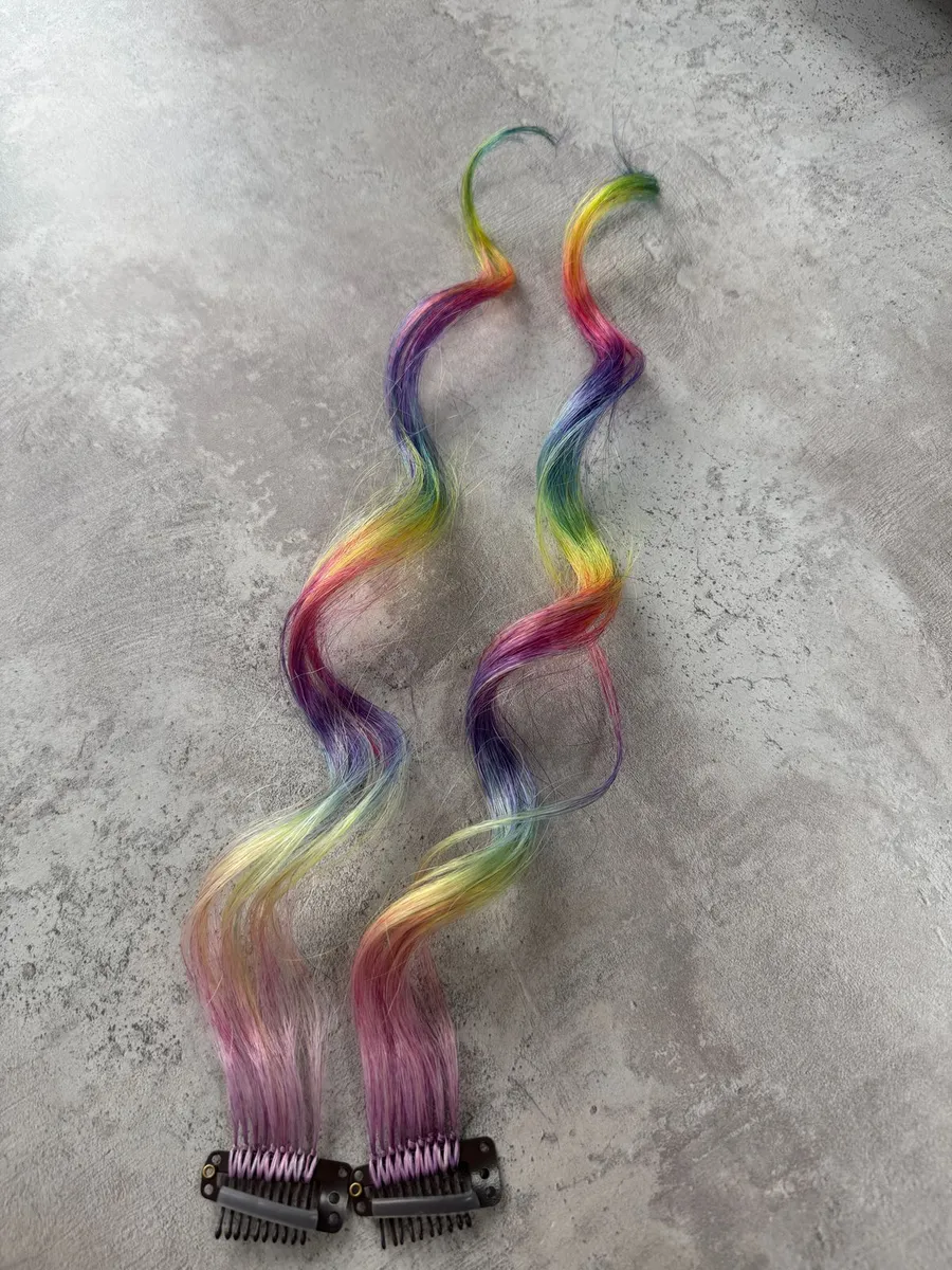 Пряди на заколках