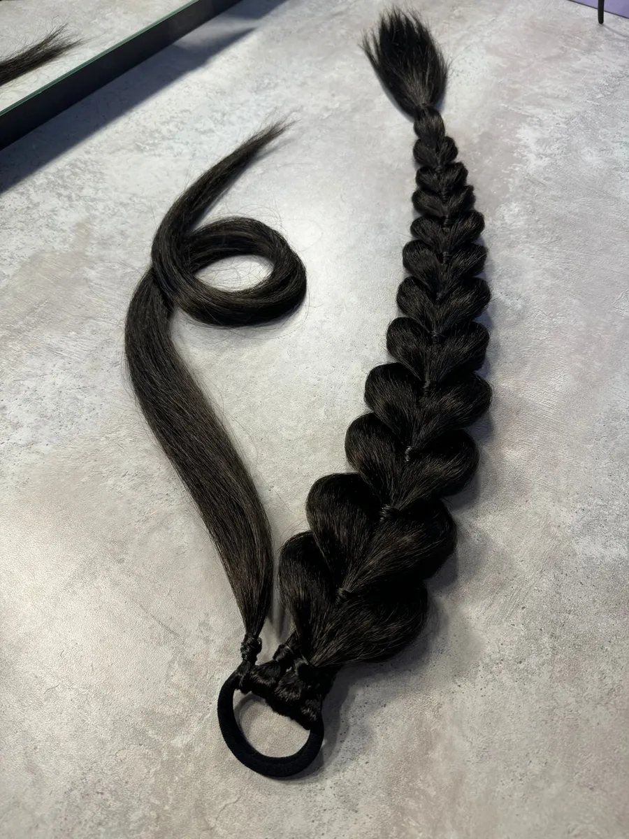 Хвост-коса на резинке французская