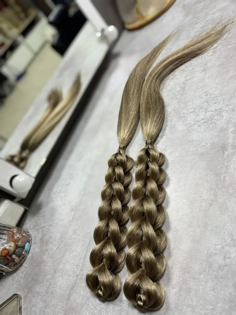 3Д косы с хвостами на заколках