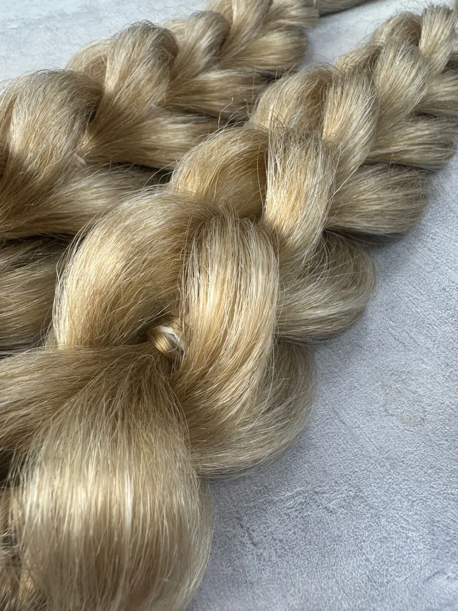 3Д косы с хвостами на заколках