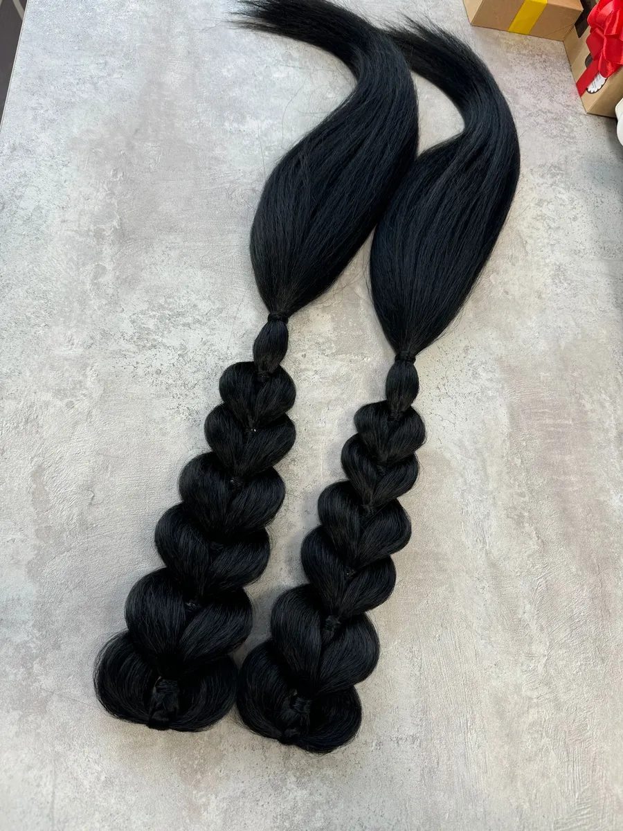 Французские косы с хвостами на заколках