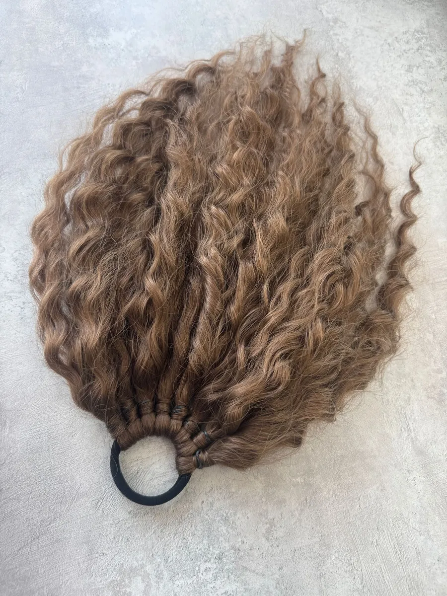 Кудрявый хвост на резинке