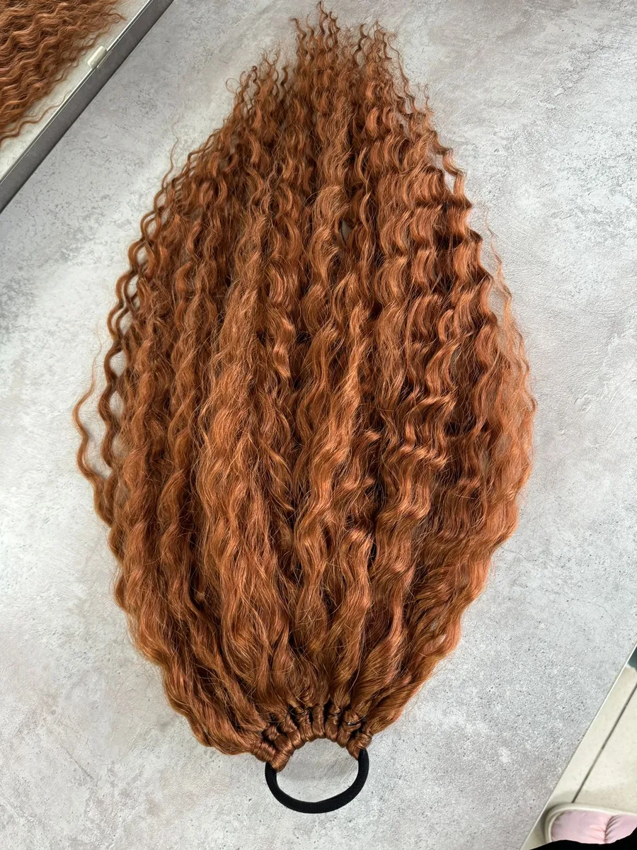 Хвост на резинке кудрявый