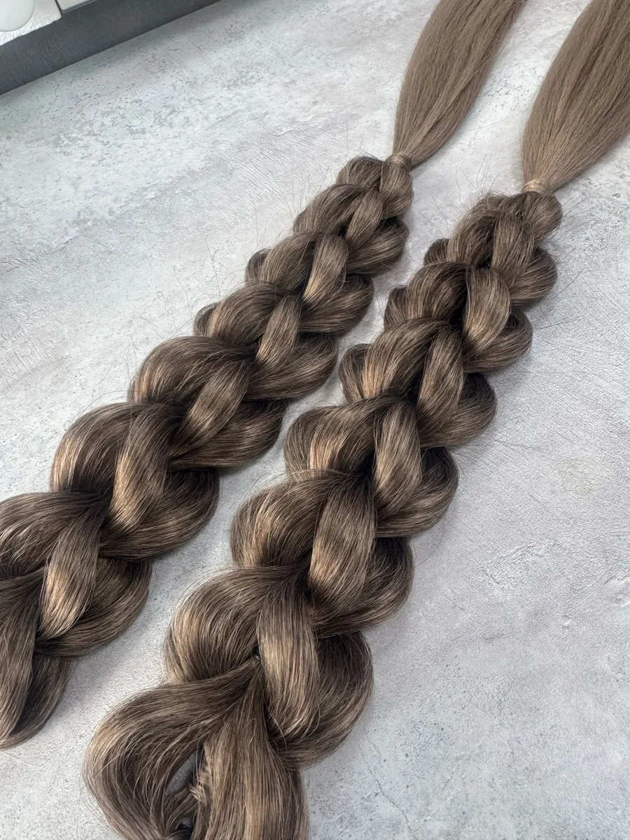 3Д косы с хвостами на заколках