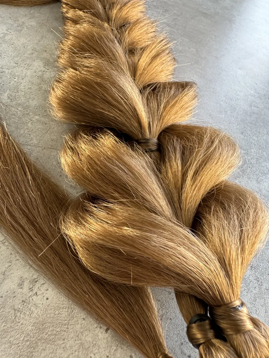 Хвост-коса на резинке французская