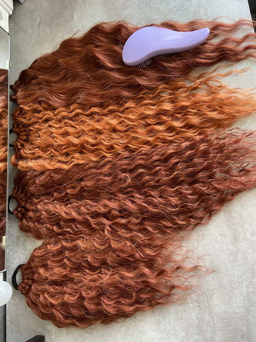 Хвост на резинке кудрявый