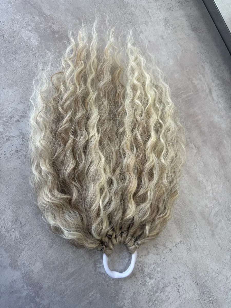 Кудрявый хвост на резинке