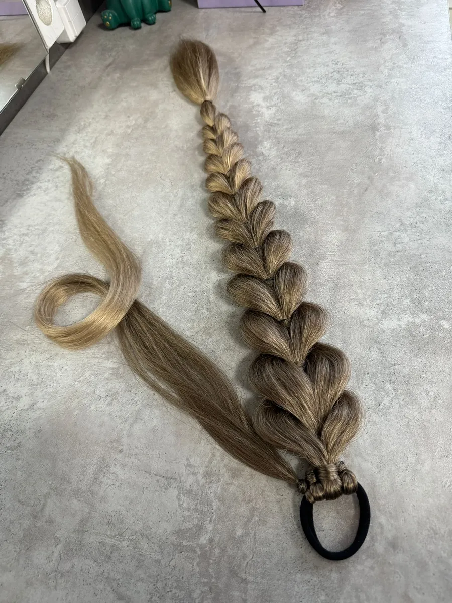 Хвост-коса на резинке французская