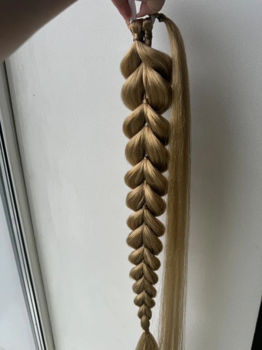 Хвост-коса на резинке французская